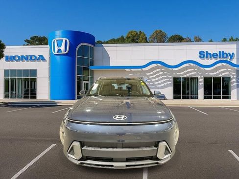 Used 2025 Hyundai Kona SEL image 3