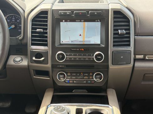 Used 2018 Ford Expedition Max XLT w/ Equipment Group 202A AWD/4WD image 18