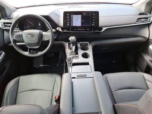 Used 2021 Toyota Sienna XSE image 11