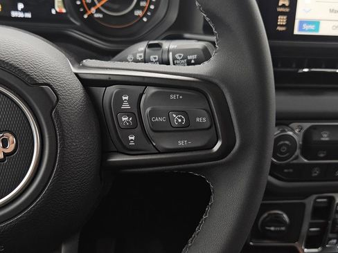 Used 2026 Jeep Wrangler Unlimited Rubicon AWD/4WD image 19