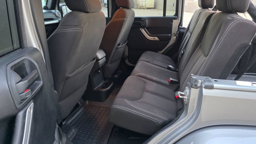 Used 2014 Jeep Wrangler Unlimited Sahara AWD/4WD image 31