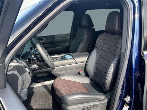 Used 2025 Nissan Armada Platinum Reserve AWD/4WD image 22