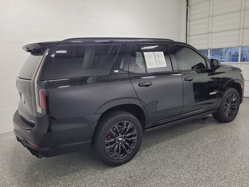 Used 2024 Cadillac Escalade V w/ LPO, ONYX Package AWD/4WD image 4