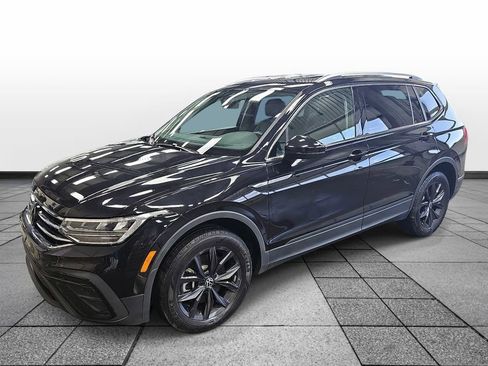 Used 2024 Volkswagen Tiguan SE image 1