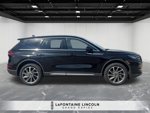 Certified 2024 Lincoln Corsair AWD w/ Equipment Group 101A image 6