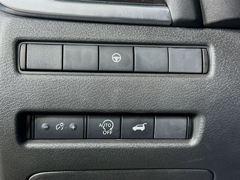 Used 2025 Nissan Rogue SV image 17