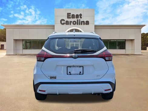 Used 2023 Nissan Kicks SV FWD image 4