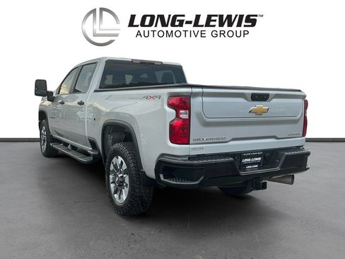 Used 2022 Chevrolet Silverado 2500 Custom w/ Custom Value Package AWD/4WD image 4