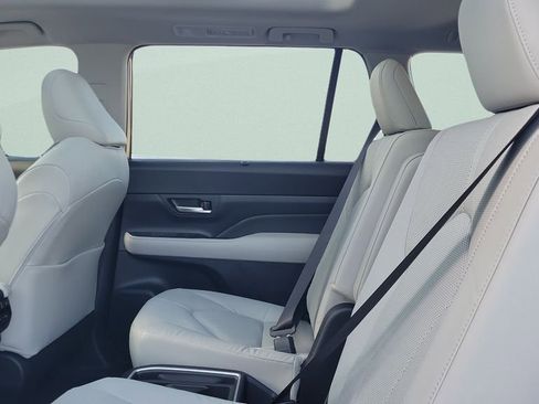 New 2026 Toyota Grand Highlander FWD image 10