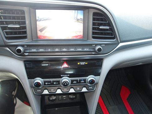Used 2020 Hyundai Elantra SEL FWD image 17