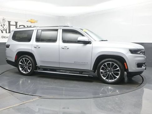 Used 2022 Jeep Wagoneer Series III w/ Premium Group I AWD/4WD image 1
