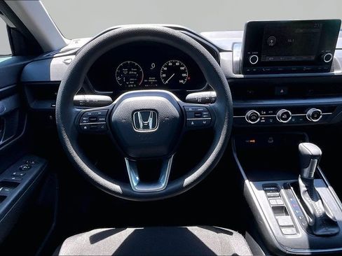 Used 2025 Honda CR-V LX image 8