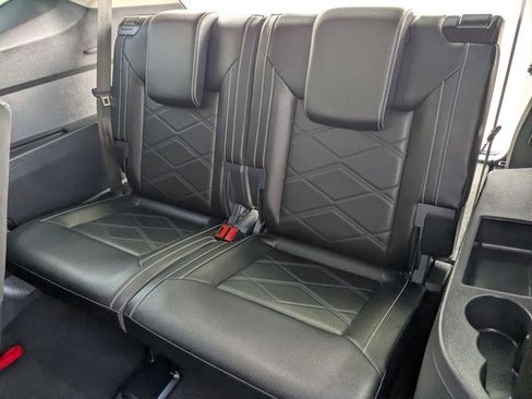 Used 2025 Volkswagen Atlas SE image 9