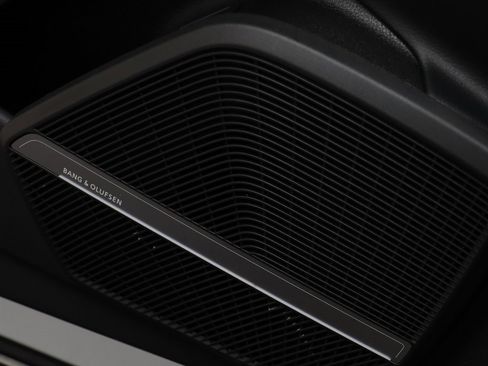 Used 2025 Audi Q5 e Premium Plus w/ Premium Plus Package image 7