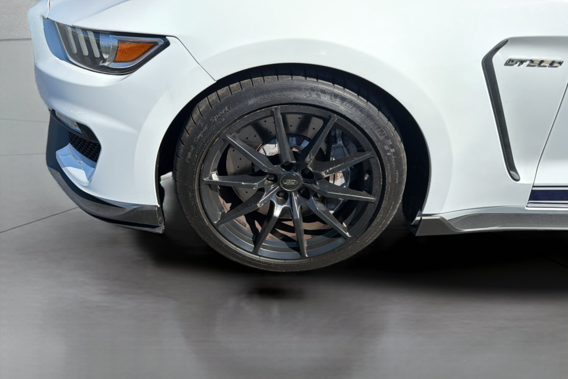 Used 2016 Ford Mustang Shelby GT350 w/ Technology Package RWD image 36