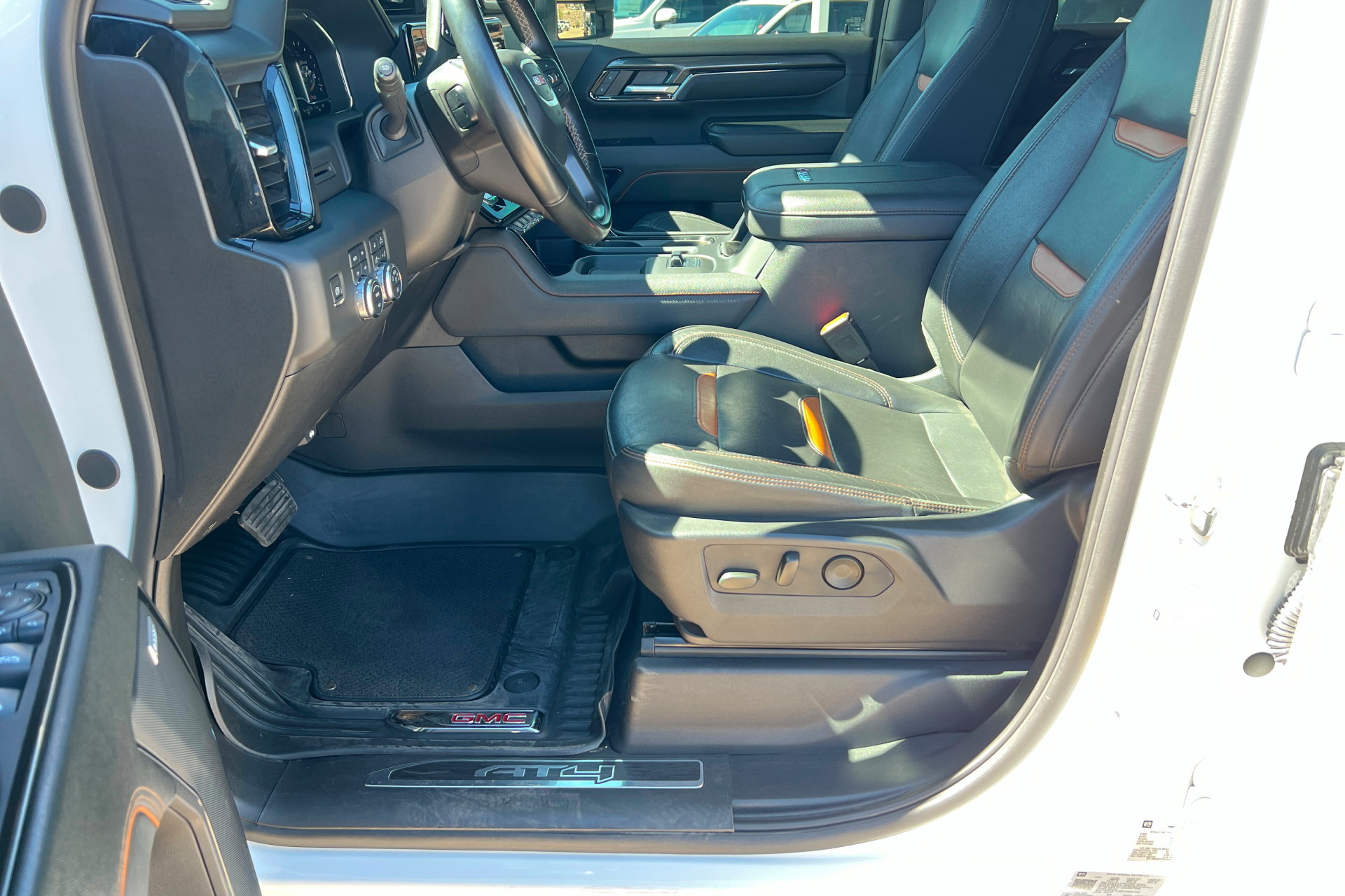 Used 2024 GMC Sierra 3500 AT4 AWD/4WD image 18