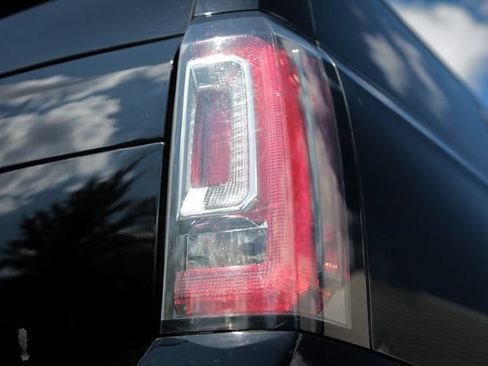 Used 2019 GMC Yukon Denali w/ Denali Ultimate Package AWD/4WD image 23