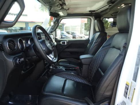 Used 2022 Jeep Wrangler Unlimited Sahara image 17