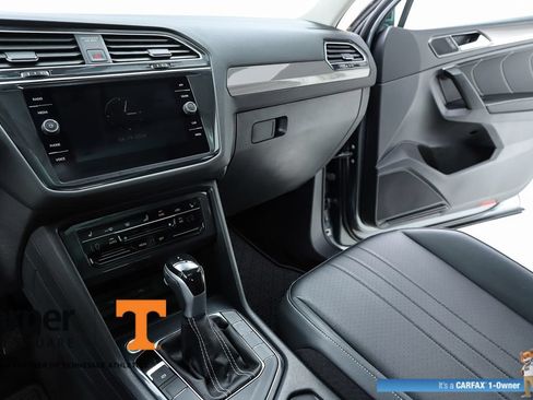Used 2024 Volkswagen Tiguan SE w/ Panoramic Sunroof Package FWD image 23