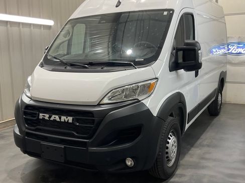 Used 2025 RAM ProMaster 2500 w/ Convenience Group FWD image 3