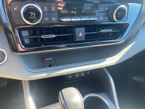 Used 2021 Toyota Highlander XLE image 21