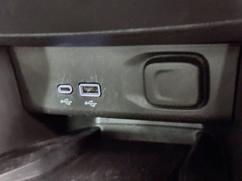 Used 2025 Buick Envista Avenir FWD image 40