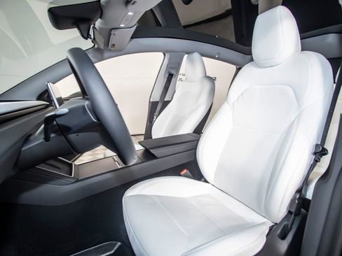 Used 2026 Tesla Model Y AWD image 17