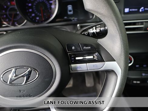 Used 2023 Hyundai Elantra SEL image 3