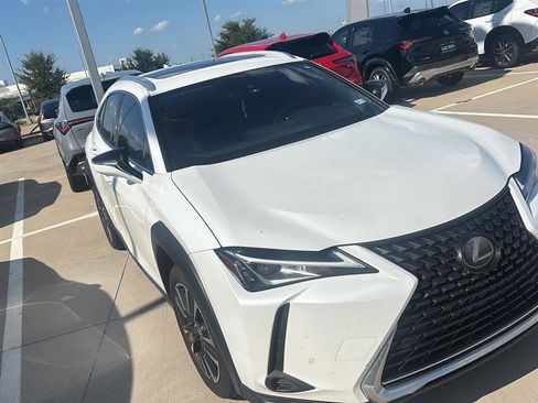 Used 2019 Lexus UX 200 image 2