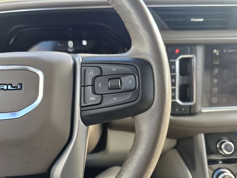 Used 2022 GMC Yukon XL Denali w/ Denali Ultimate Package AWD/4WD image 25