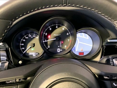 Used 2023 Porsche Macan Turbo image 29