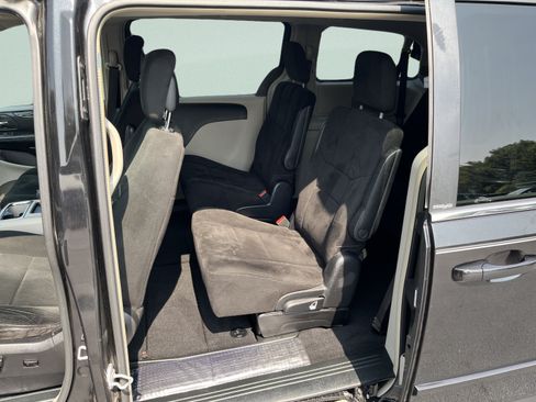 Used 2012 Dodge Grand Caravan Crew FWD image 12