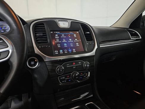 Used 2021 Chrysler 300 Touring w/ Sport Appearance Package RWD image 18