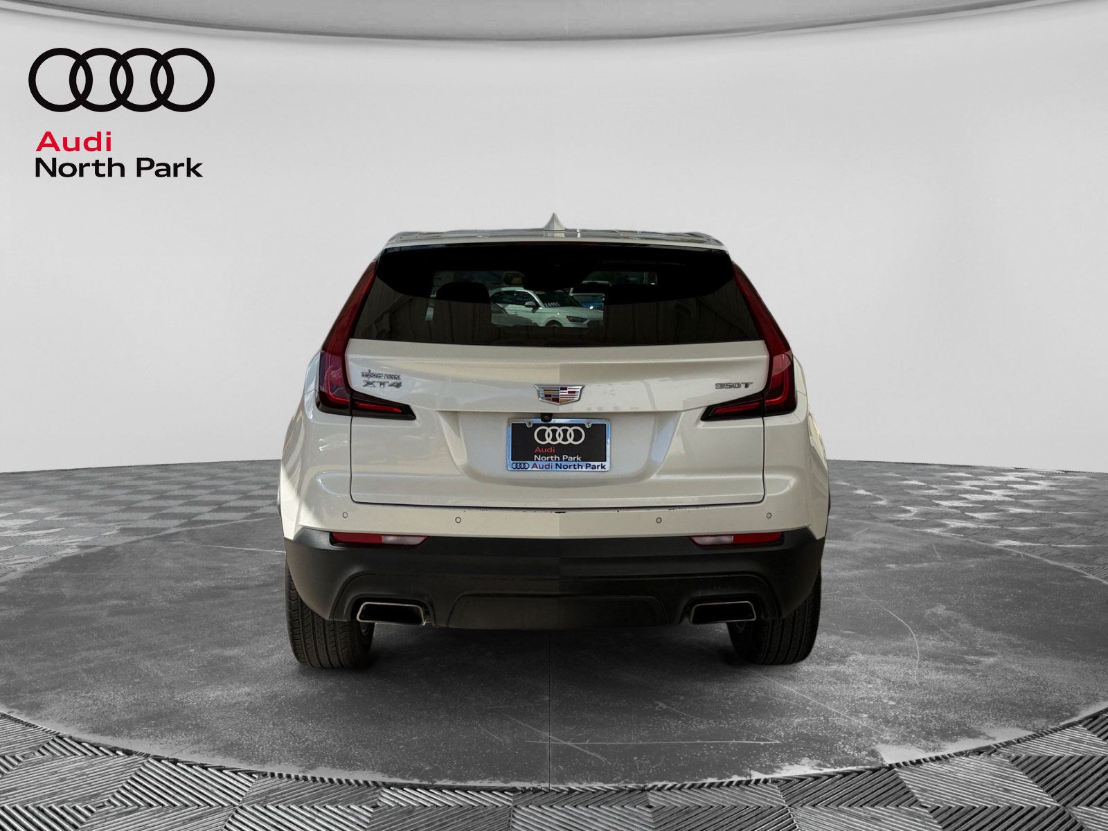 Used 2023 Cadillac XT4 Luxury w/ Cold Weather Package FWD image 4