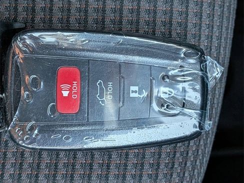 Used 2023 Toyota Highlander L image 30