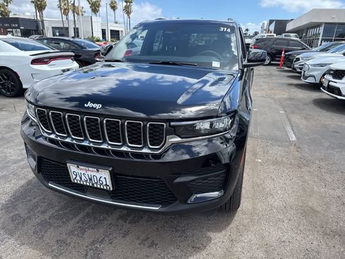 Used 2025 Jeep Grand Cherokee Laredo X RWD image 2