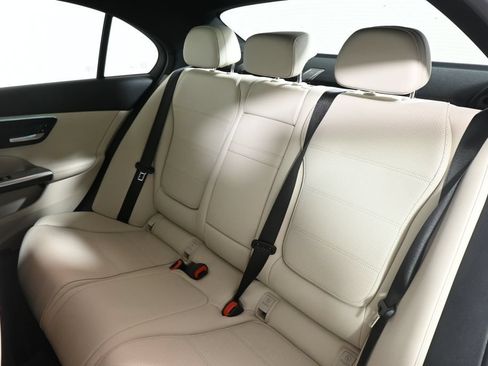 Used 2024 Mercedes-Benz C 300 4MATIC Sedan image 4