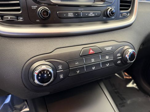 Used 2017 Kia Sorento FWD image 19