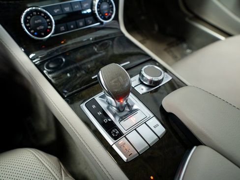 Used 2014 Mercedes-Benz SL 550 image 44