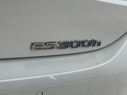 Used 2021 Lexus ES 300h w/ Premium Package FWD image 36
