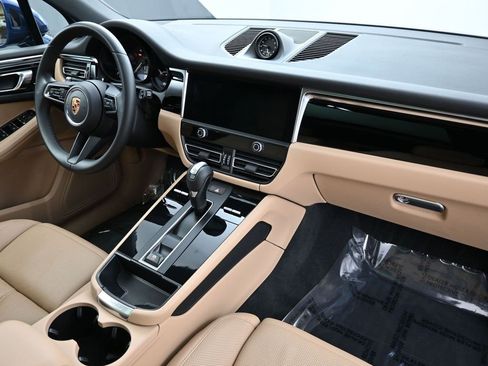Certified 2024 Porsche Macan image 30