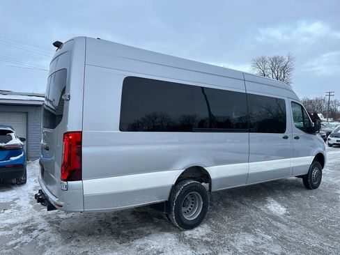 Used 2023 Mercedes-Benz Sprinter 3500 w/ Parking Package image 8
