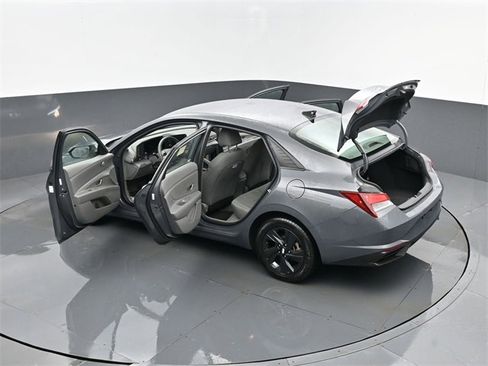 Used 2023 Hyundai Elantra SEL image 25