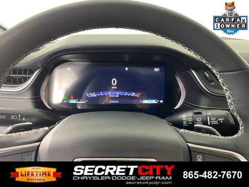 Used 2025 Jeep Grand Cherokee L Altitude AWD/4WD image 17