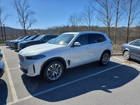 New 2026 BMW X5 xDrive40i w/ Premium Package AWD/4WD image 4