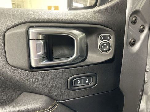 Used 2021 Jeep Wrangler Unlimited Sahara AWD/4WD image 13