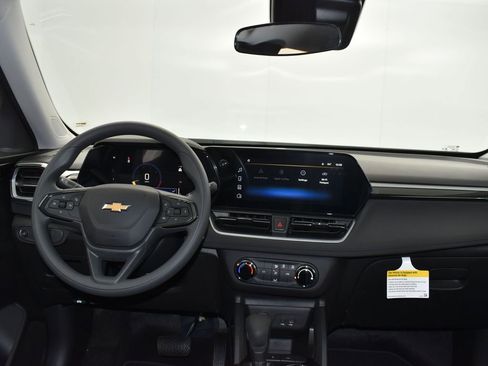 New 2025 Chevrolet TrailBlazer LS w/ LS Convenience Package FWD image 18