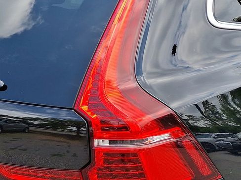 Used 2023 Volvo XC60 B5 Plus image 10