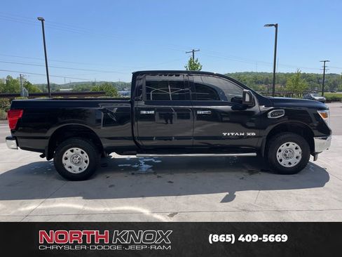 Used 2018 Nissan Titan SV AWD/4WD image 18