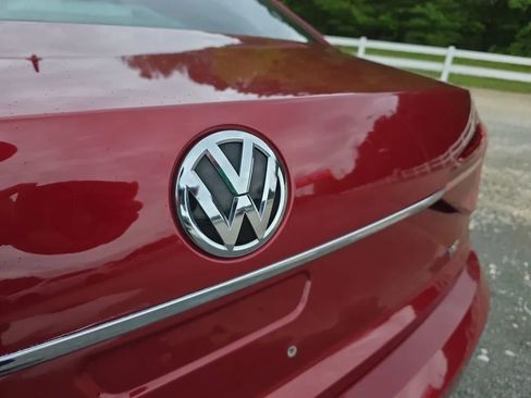 Used 2018 Volkswagen Passat 2.0T SE FWD image 10